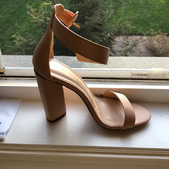 Heeled - Picture 3 of 4